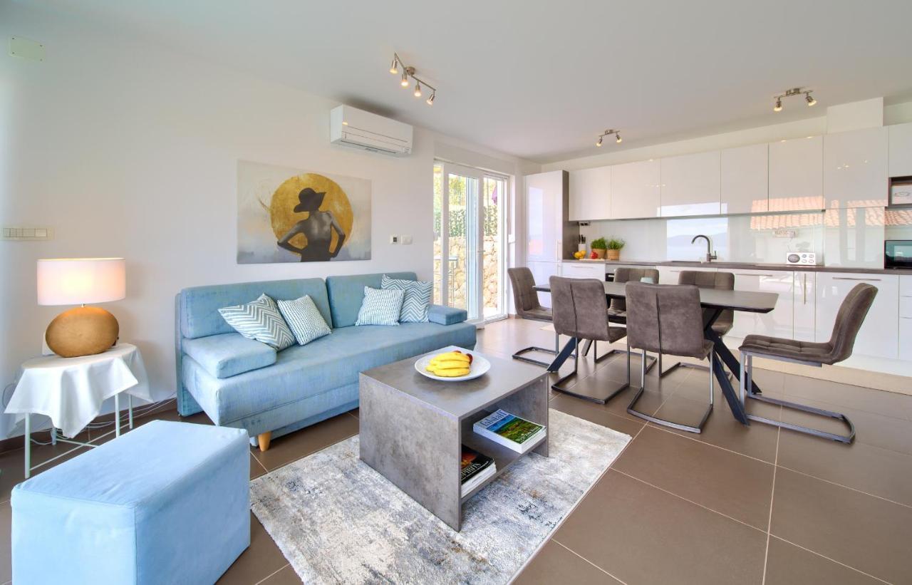 Villa Solis Lacus Modern Apartment - Private Heated Pool - Smart Tv Sky X - Free Parking Njivice Exterior photo