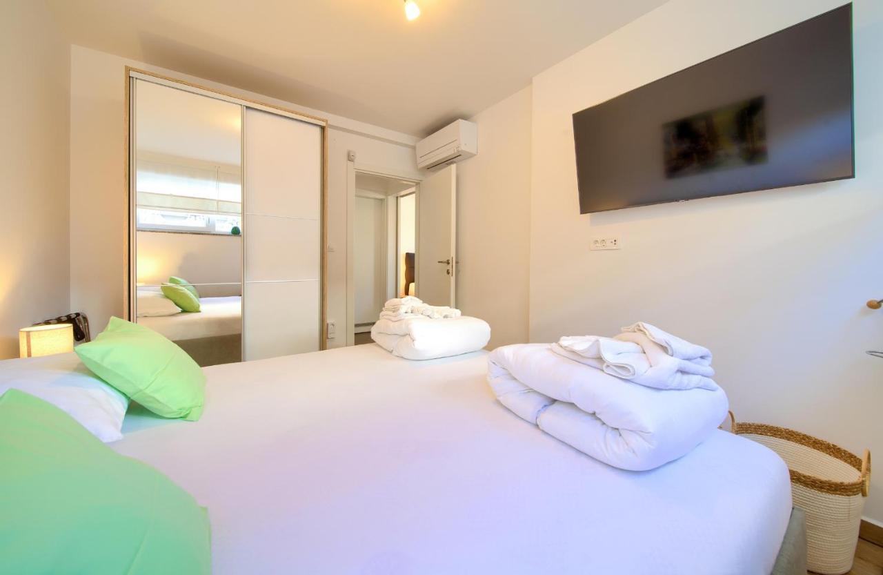 Villa Solis Lacus Modern Apartment - Private Heated Pool - Smart Tv Sky X - Free Parking Njivice Exterior photo