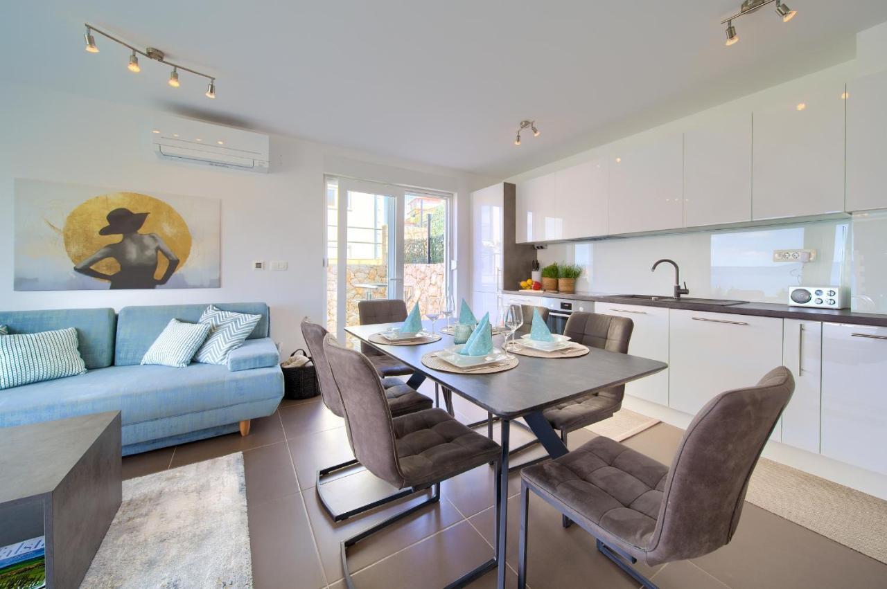 Villa Solis Lacus Modern Apartment - Private Heated Pool - Smart Tv Sky X - Free Parking Njivice Exterior photo