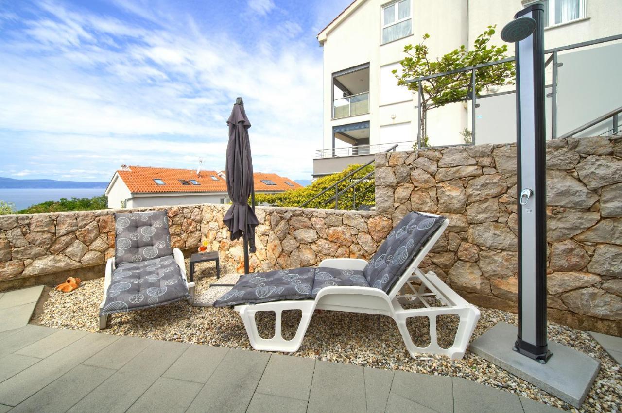 Villa Solis Lacus Modern Apartment - Private Heated Pool - Smart Tv Sky X - Free Parking Njivice Exterior photo