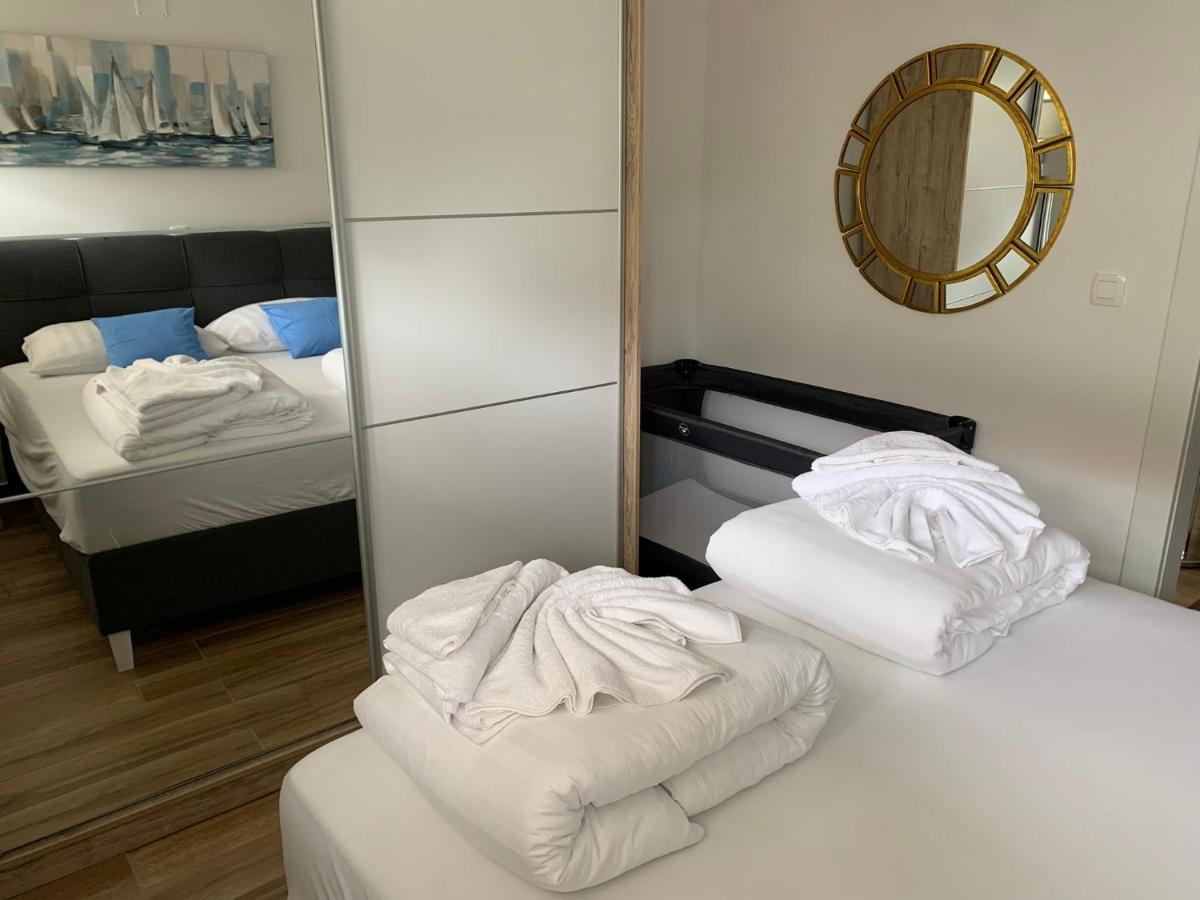 Villa Solis Lacus Modern Apartment - Private Heated Pool - Smart Tv Sky X - Free Parking Njivice Exterior photo